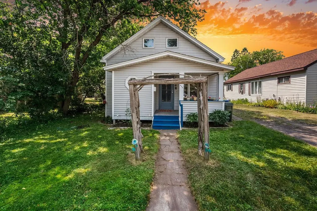415 8th Street Cloquet MN 55720