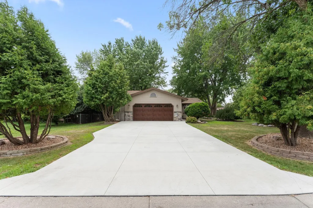 9791 Ives Lane N Maple Grove MN 55369