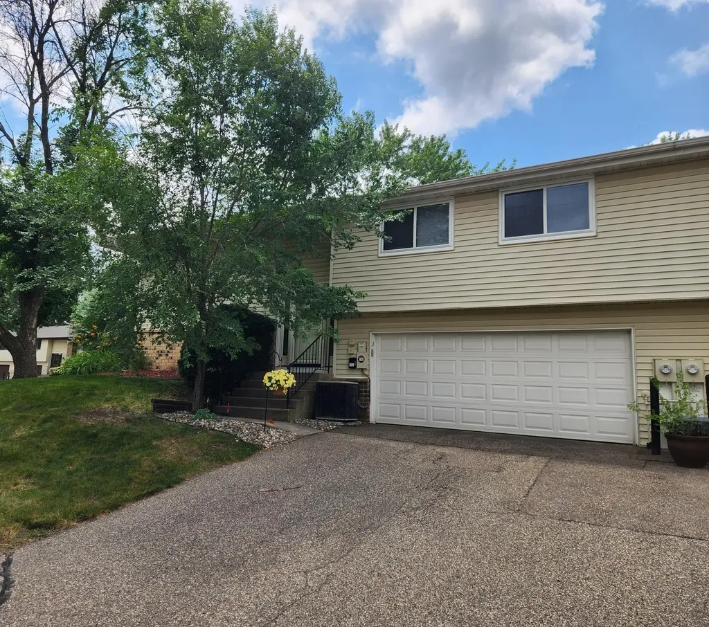 4444 Woodgate Court Eagan MN 55122