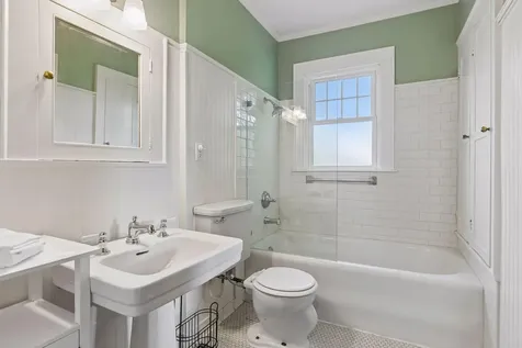1818 Kenwood Parkway Minneapolis MN 55405