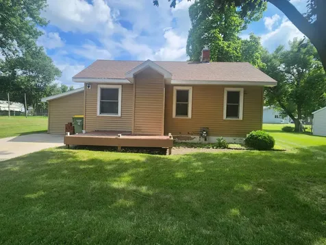 822 2nd Street NW Pipestone MN 56164