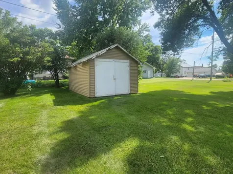 822 2nd Street NW Pipestone MN 56164