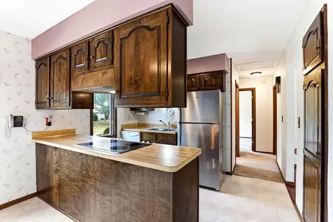 525 Lakewood Drive S Maplewood MN 55119