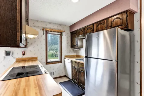 525 Lakewood Drive S Maplewood MN 55119