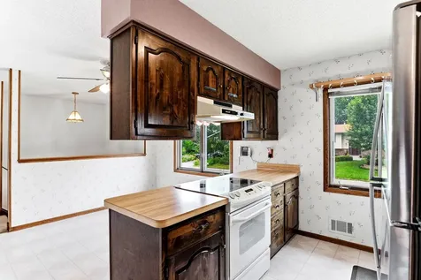 525 Lakewood Drive S Maplewood MN 55119
