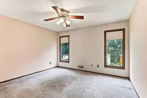 525 Lakewood Drive S Maplewood MN 55119