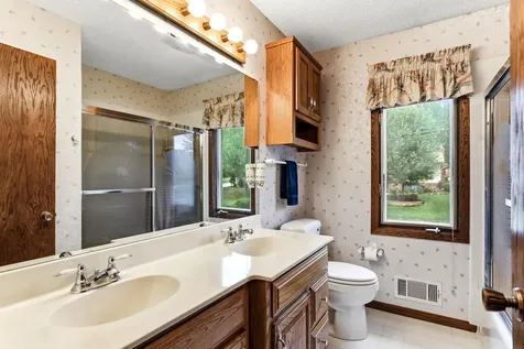 525 Lakewood Drive S Maplewood MN 55119