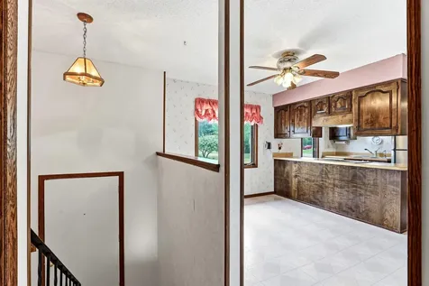 525 Lakewood Drive S Maplewood MN 55119