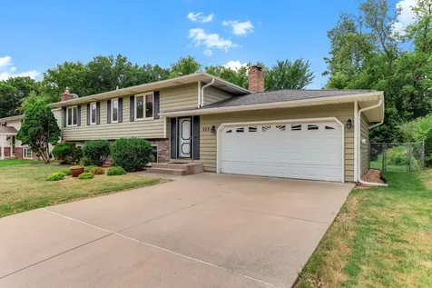 525 Lakewood Drive S Maplewood MN 55119