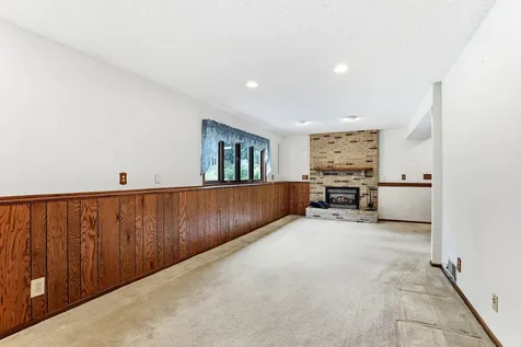 525 Lakewood Drive S Maplewood MN 55119