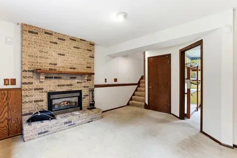 525 Lakewood Drive S Maplewood MN 55119