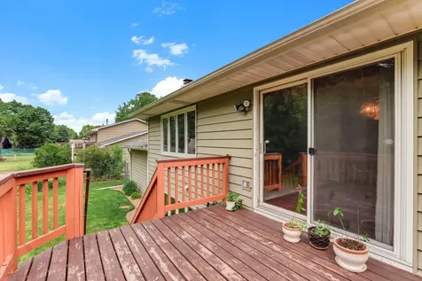 525 Lakewood Drive S Maplewood MN 55119