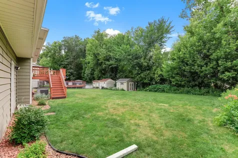 525 Lakewood Drive S Maplewood MN 55119
