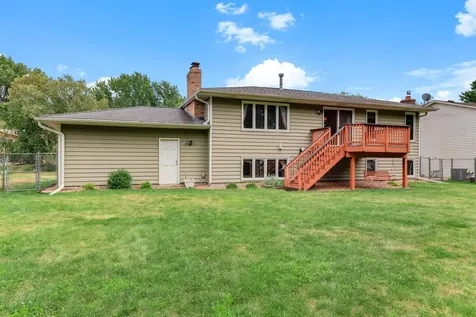 525 Lakewood Drive S Maplewood MN 55119