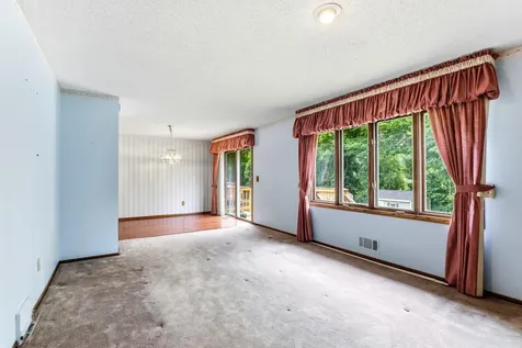 525 Lakewood Drive S Maplewood MN 55119