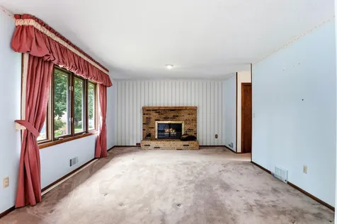 525 Lakewood Drive S Maplewood MN 55119