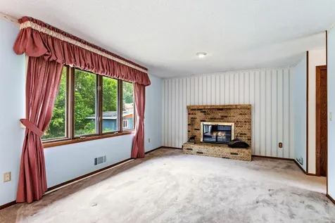525 Lakewood Drive S Maplewood MN 55119