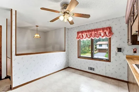 525 Lakewood Drive S Maplewood MN 55119
