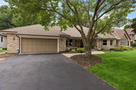 2488 Hillwood Drive E Maplewood MN 55119