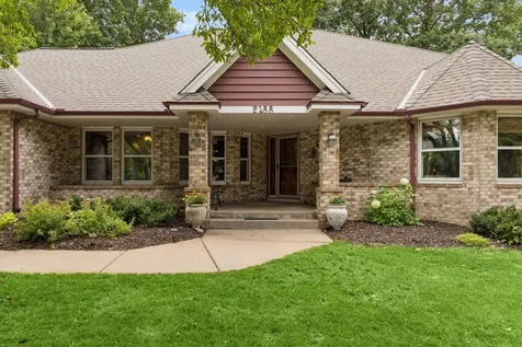 2488 Hillwood Drive E Maplewood MN 55119