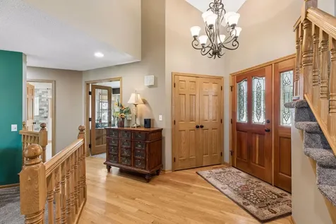 2488 Hillwood Drive E Maplewood MN 55119