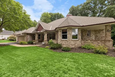 2488 Hillwood Drive E Maplewood MN 55119