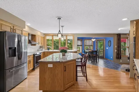 2488 Hillwood Drive E Maplewood MN 55119