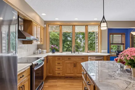 2488 Hillwood Drive E Maplewood MN 55119