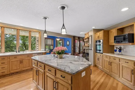 2488 Hillwood Drive E Maplewood MN 55119