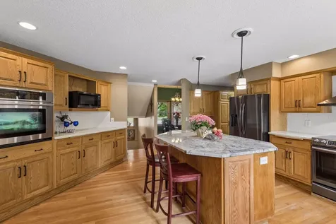 2488 Hillwood Drive E Maplewood MN 55119