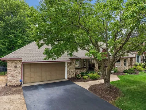 2488 Hillwood Drive E Maplewood MN 55119