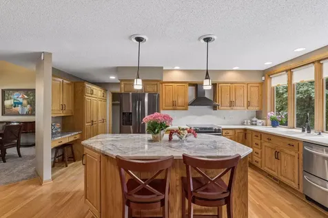 2488 Hillwood Drive E Maplewood MN 55119