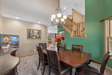 2488 Hillwood Drive E Maplewood MN 55119