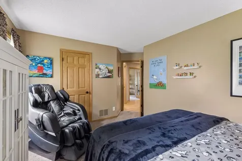 2488 Hillwood Drive E Maplewood MN 55119
