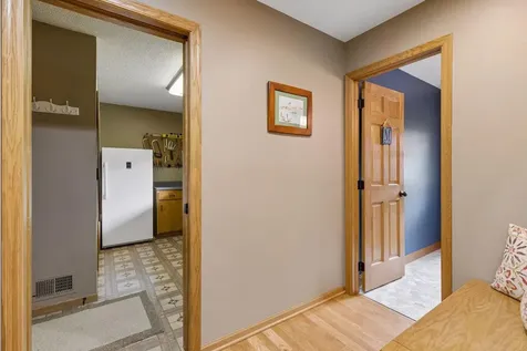 2488 Hillwood Drive E Maplewood MN 55119