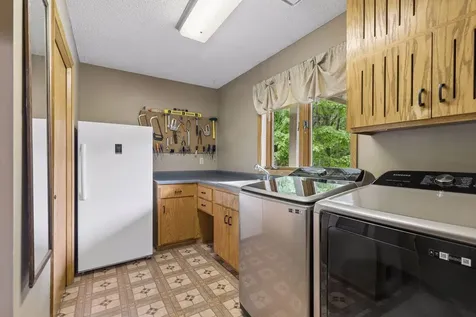 2488 Hillwood Drive E Maplewood MN 55119