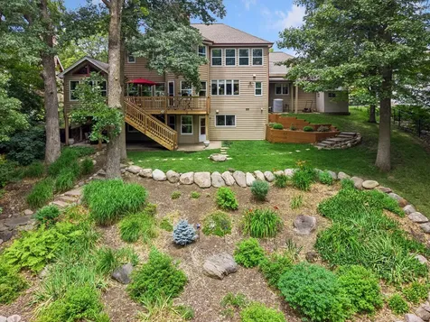 2488 Hillwood Drive E Maplewood MN 55119