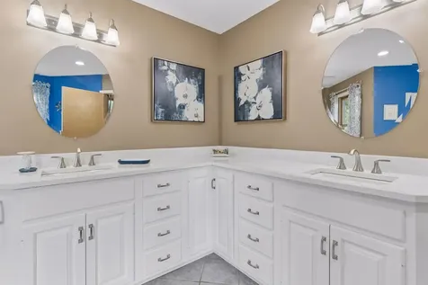 2488 Hillwood Drive E Maplewood MN 55119