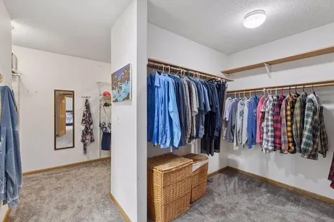2488 Hillwood Drive E Maplewood MN 55119