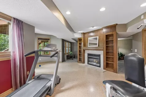 2488 Hillwood Drive E Maplewood MN 55119