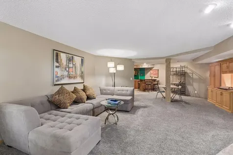 2488 Hillwood Drive E Maplewood MN 55119