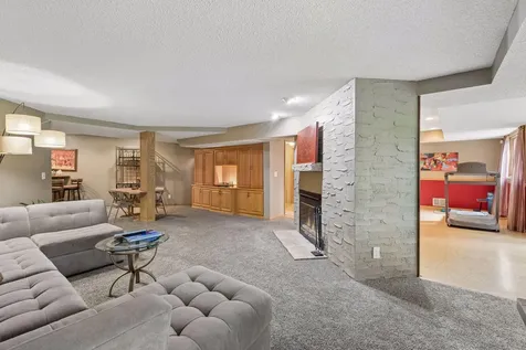 2488 Hillwood Drive E Maplewood MN 55119