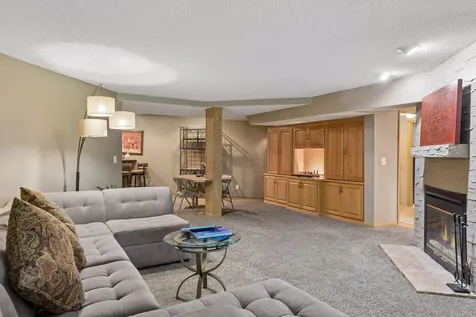 2488 Hillwood Drive E Maplewood MN 55119