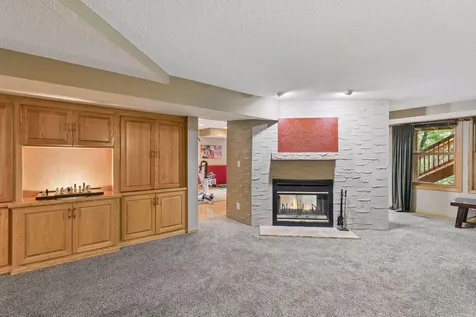 2488 Hillwood Drive E Maplewood MN 55119