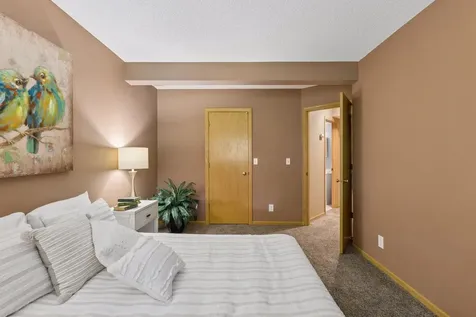 2488 Hillwood Drive E Maplewood MN 55119