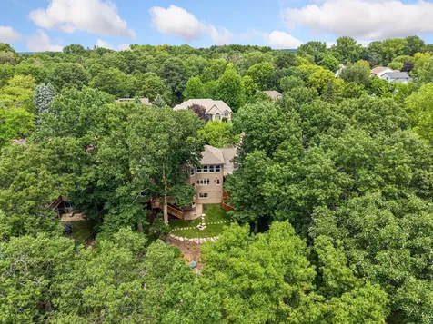 2488 Hillwood Drive E Maplewood MN 55119