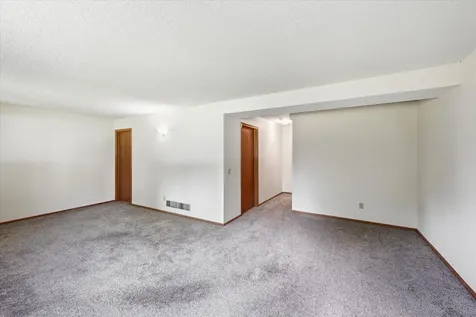 4029 Silver Lake Rd NE Saint Anthony MN 55421