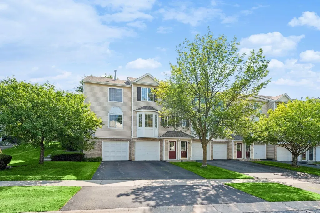 7764 Arboretum Village Chanhassen MN 55317