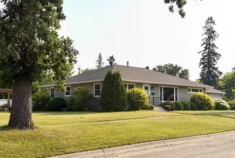 301 2nd Street NE Roseau MN 56751