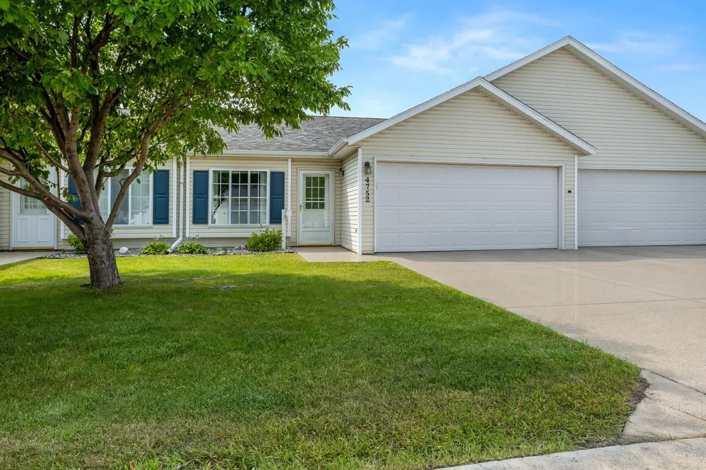 4752 10th Avenue S Fargo ND 58103